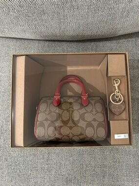 New Coach Boxed Mini Rowan Crossbody With Hearts Key Ring In Signature CN751